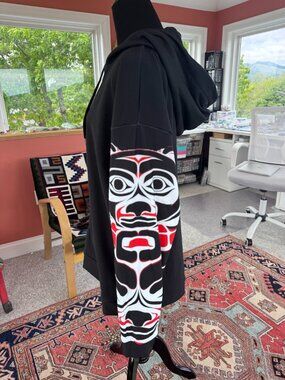 Zippered black Hoodie with Haida Tlingit design. Size 4XL